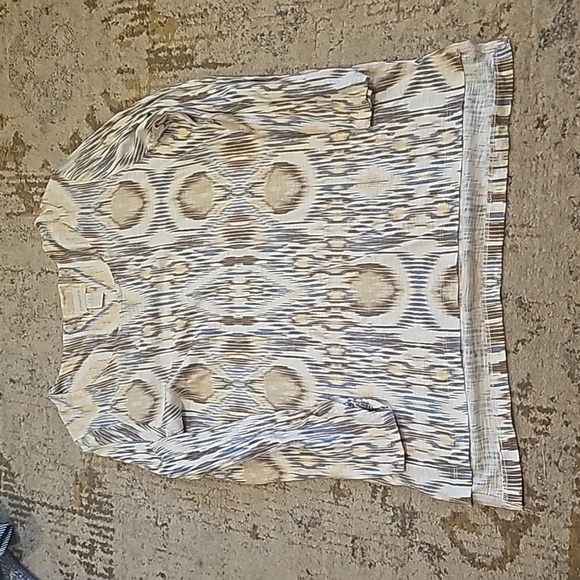 Bundle/ Chico's Women's shirts and a lightweight multicolored jacket - Picture 7 of 13